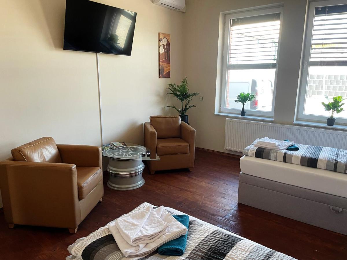 DZ Appartements - Ferienwohnung mit Klimaanlage, Whirlpool und freiem WLAN - ruhige, zentrale Lage in Wittenberge Exterior foto